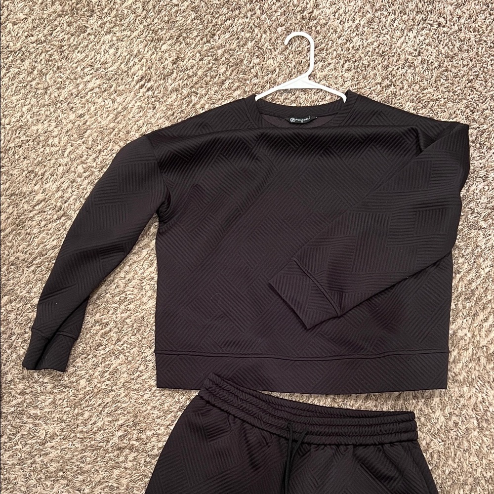 Chic Black Women's Pantsuit - Picture 2 of 5